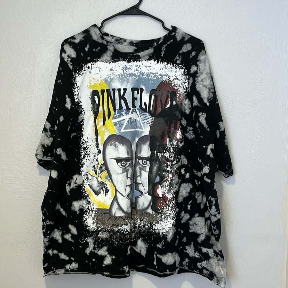 Contemporary Pink Floyd short sleeve shirt